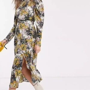 TOPSHOP // *NWT Floral Dress